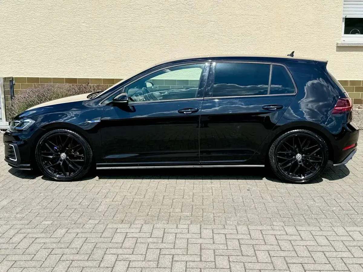 Gebraucht VW Golf VIII GTE 150 PS (110 kW) 2020 Deep black perleffekt Kleinwagen