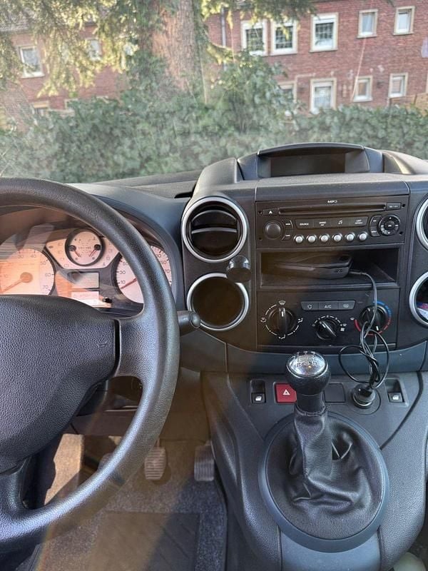 Gebraucht Peugeot Partner Tepee Family 109 PS (80 kW) 2009 Schwarz Van / Kleinbus