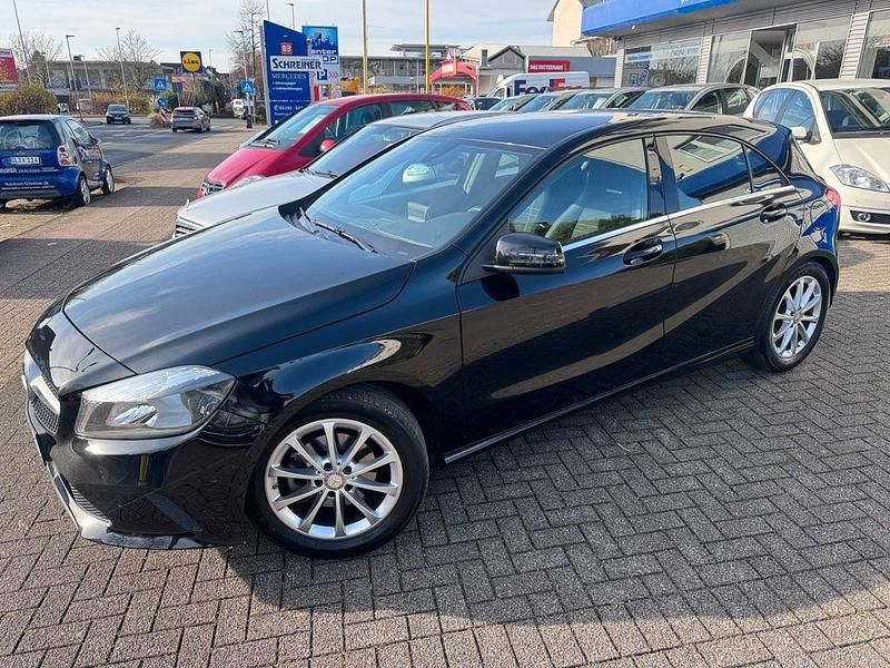 Gebraucht Mercedes A180 Business 122 PS (89 kW) 2015 Schwarz Limousine