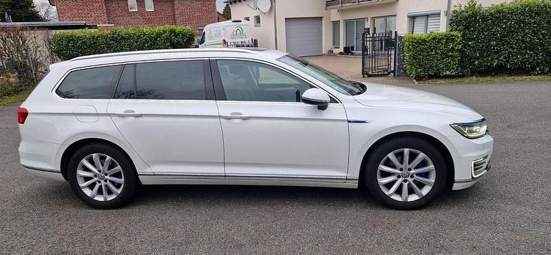 Gebraucht VW Passat Highline 156 PS (114 kW) 2016 Weiß Kombi