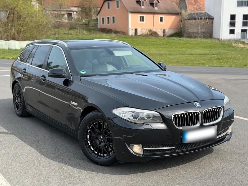Gebraucht BMW 525 204 PS (150 kW) 2012 Schwarz Kombi