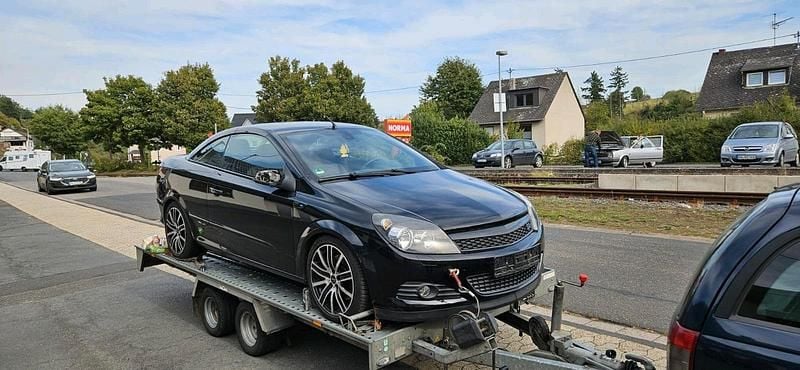 Schwarz Gebraucht 2006 Opel Astra Cabriolet Cabrio | 4.000 € (Etwas zu teuer) - Bild 1/4