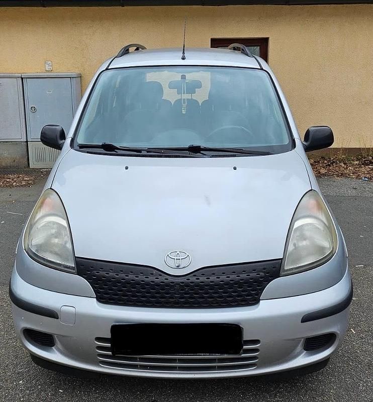 Gebraucht Toyota Yaris 86 PS (63 kW) 2002 Silber Kleinwagen