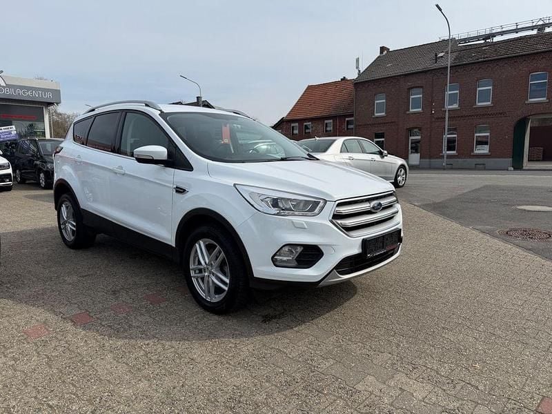 Gebraucht Ford Kuga 120 PS (88 kW) 2019 Weiß SUV