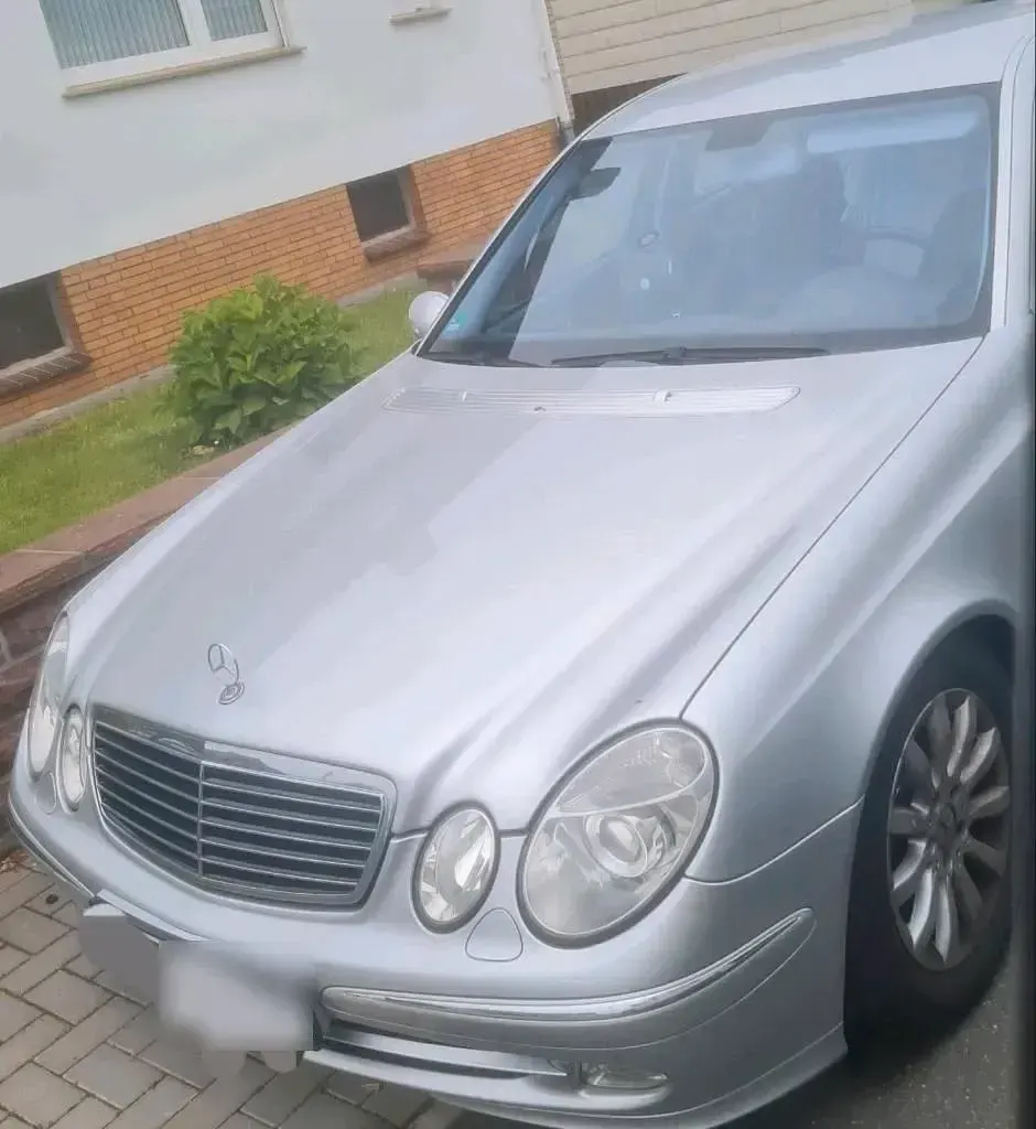 Gebraucht Mercedes E270 170 PS (125 kW) 2002 Silber Limousine