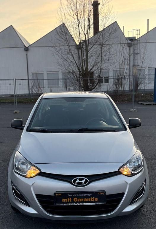 Gebraucht Hyundai i20 Edition 86 PS (63 kW) 2015 Silber