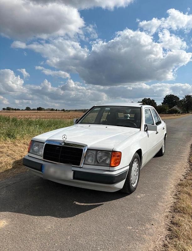 Gebraucht Mercedes E230 1991 Weiß Limousine