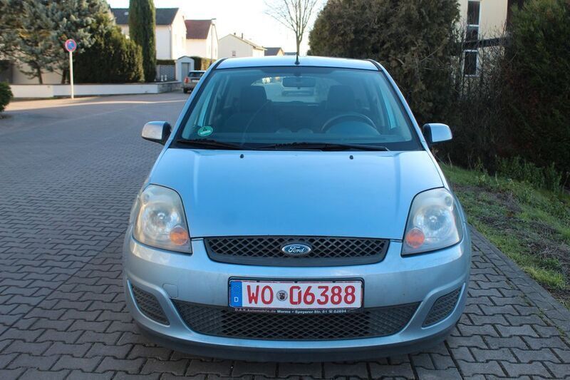 Gebraucht Ford Fiesta Ambiente 69 PS (50 kW) 2007 Blau Kleinwagen