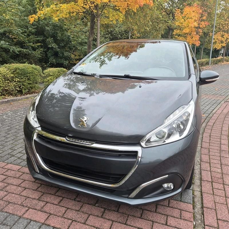 Grau Gebraucht 2016 Peugeot 208 Kleinwagen | 2.800 € (Superpreis) - Bild 1/4