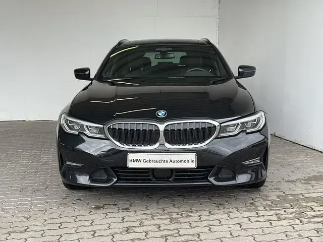 Gebraucht BMW 330e Sport Line 292 PS (214 kW) 2021 Schwarz Kombi