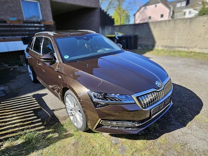Braun Gebraucht 2021 Skoda Superb LAURIN & KLEMENT Kombi | 28.000 € (Fairer Preis) - Bild 1/4