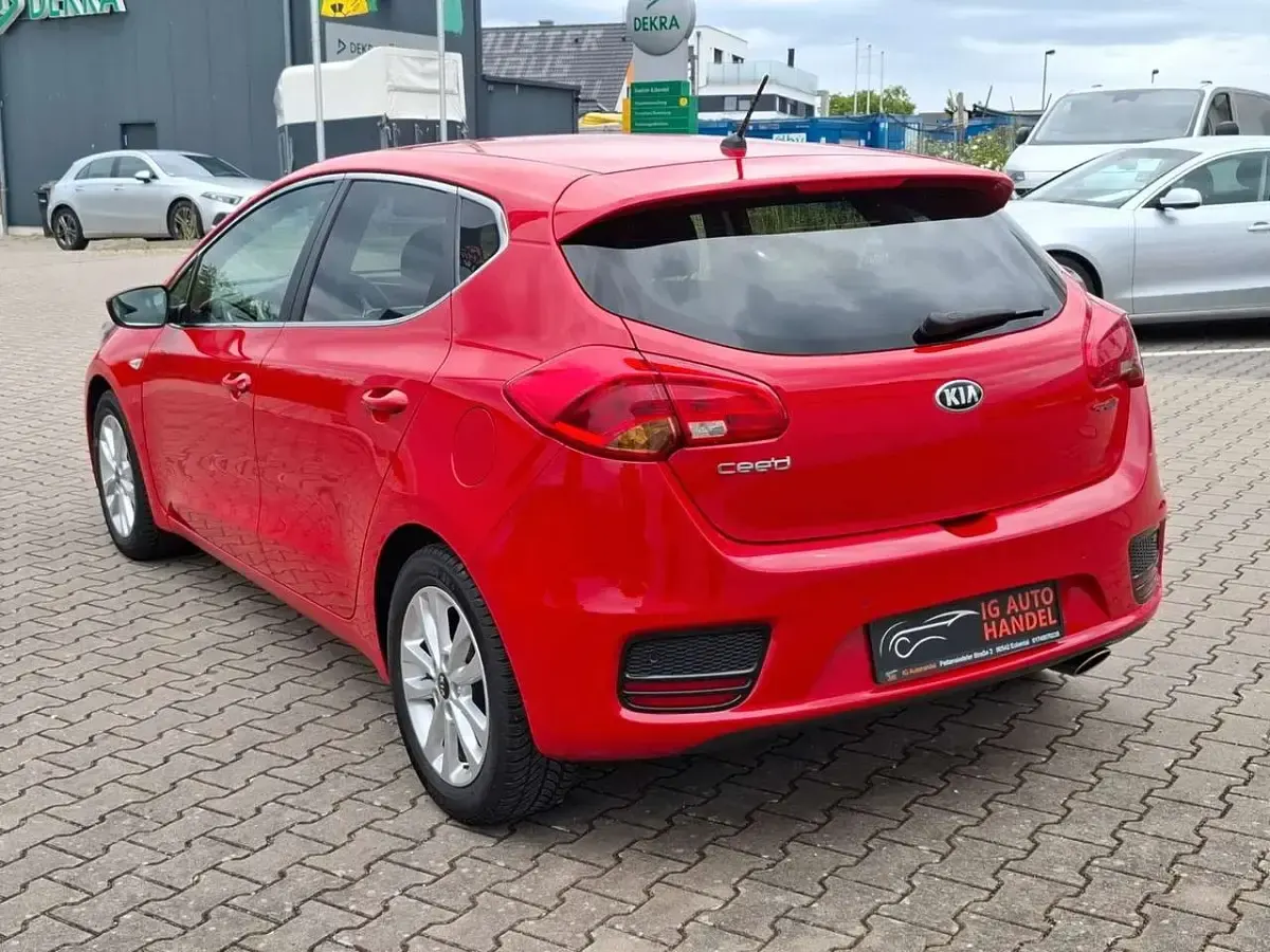 Gebraucht Kia Ceed 99 PS (72 kW) 2017 Rot Kleinwagen
