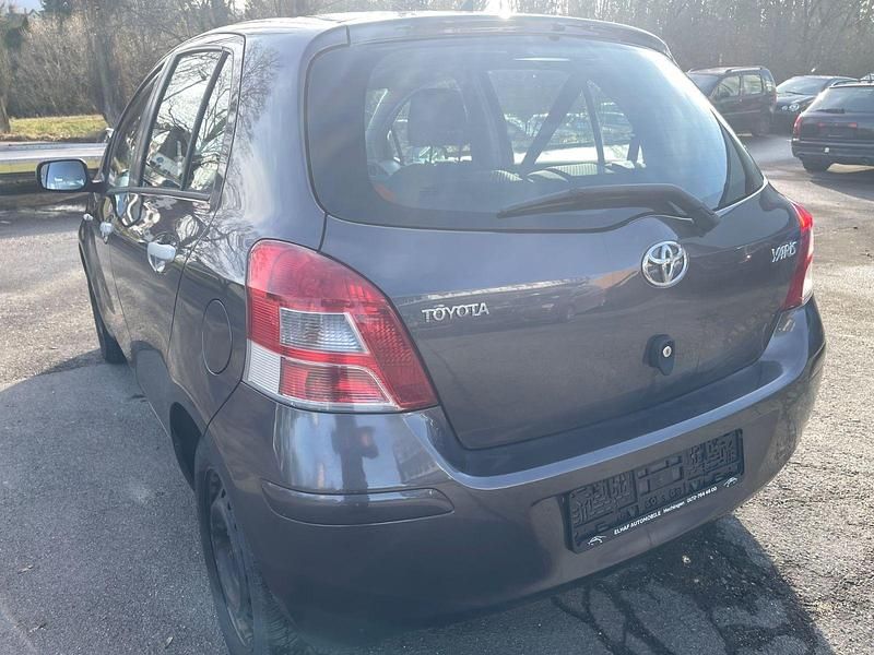 Gebraucht Toyota Yaris 69 PS (50 kW) 2011 Grau Limousine