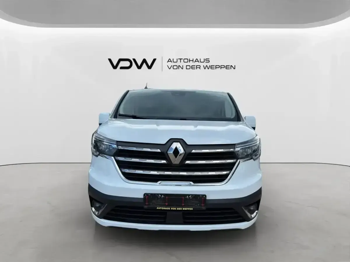 Gebraucht Renault Trafic Komfort 150 PS (110 kW) 2022 Weiß Van / Kleinbus