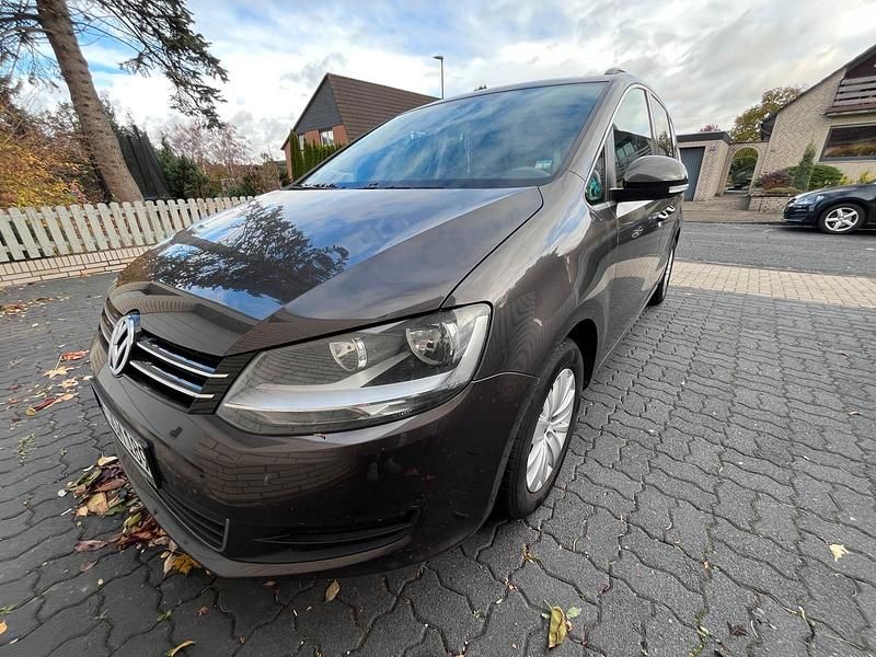 Braun Gebraucht 2014 VW Sharan Van / Kleinbus | 12.500 € (Guter Preis) - Bild 1/4