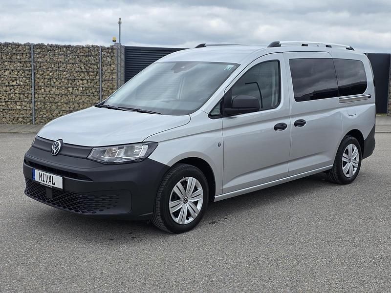 Gebraucht VW Caddy Maxi 102 PS (75 kW) 2023 Silber Van / Kleinbus