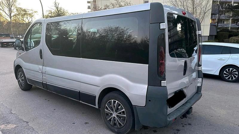 Gebraucht Opel Vivaro 101 PS (74 kW) 2005 Silber Van / Kleinbus