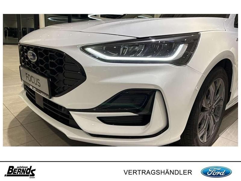 Gebraucht Ford Focus ST-Line 125 PS (91 kW) 2025 Frozen white Kombi
