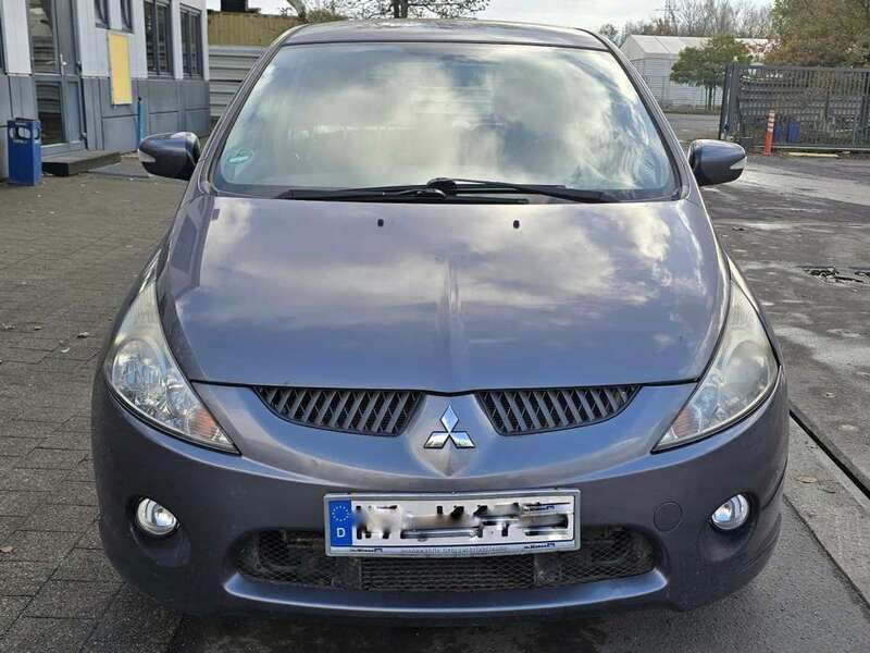 Grau Gebraucht 2009 Mitsubishi Grandis Intense Van / Kleinbus | 2.200 € (Superpreis) - Bild 1/4