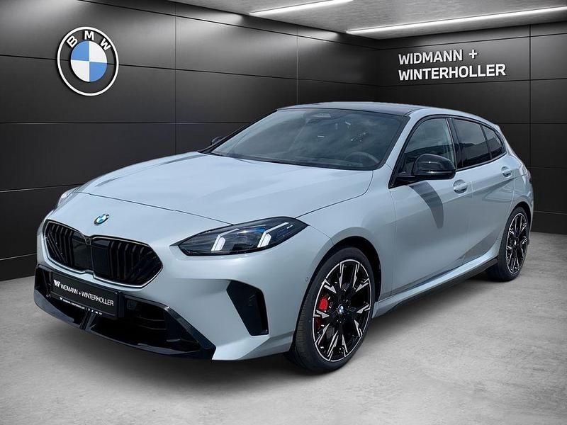 Grau Neu 2025 BMW 120 Performance Kleinwagen | 46.580 € (Etwas zu teuer) - Bild 1/2