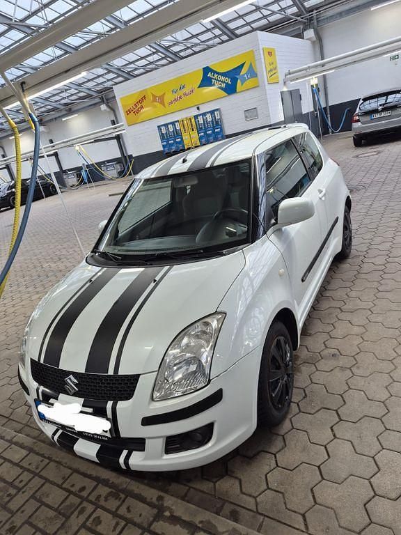 Gebraucht Suzuki Swift 92 PS (67 kW) 2010 Weiß Kleinwagen