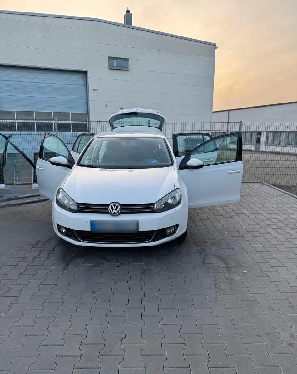 Gebraucht VW Golf VI Highline 122 PS (89 kW) 2011 Weiß Kleinwagen