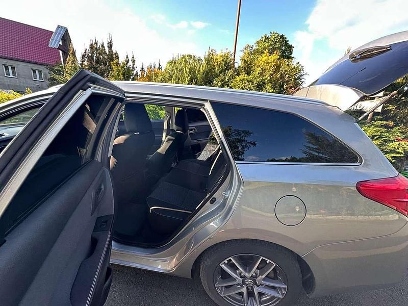 Grau Gebraucht 2015 Toyota Auris Kombi | 9.200 € (Fairer Preis) - Bild 1/4
