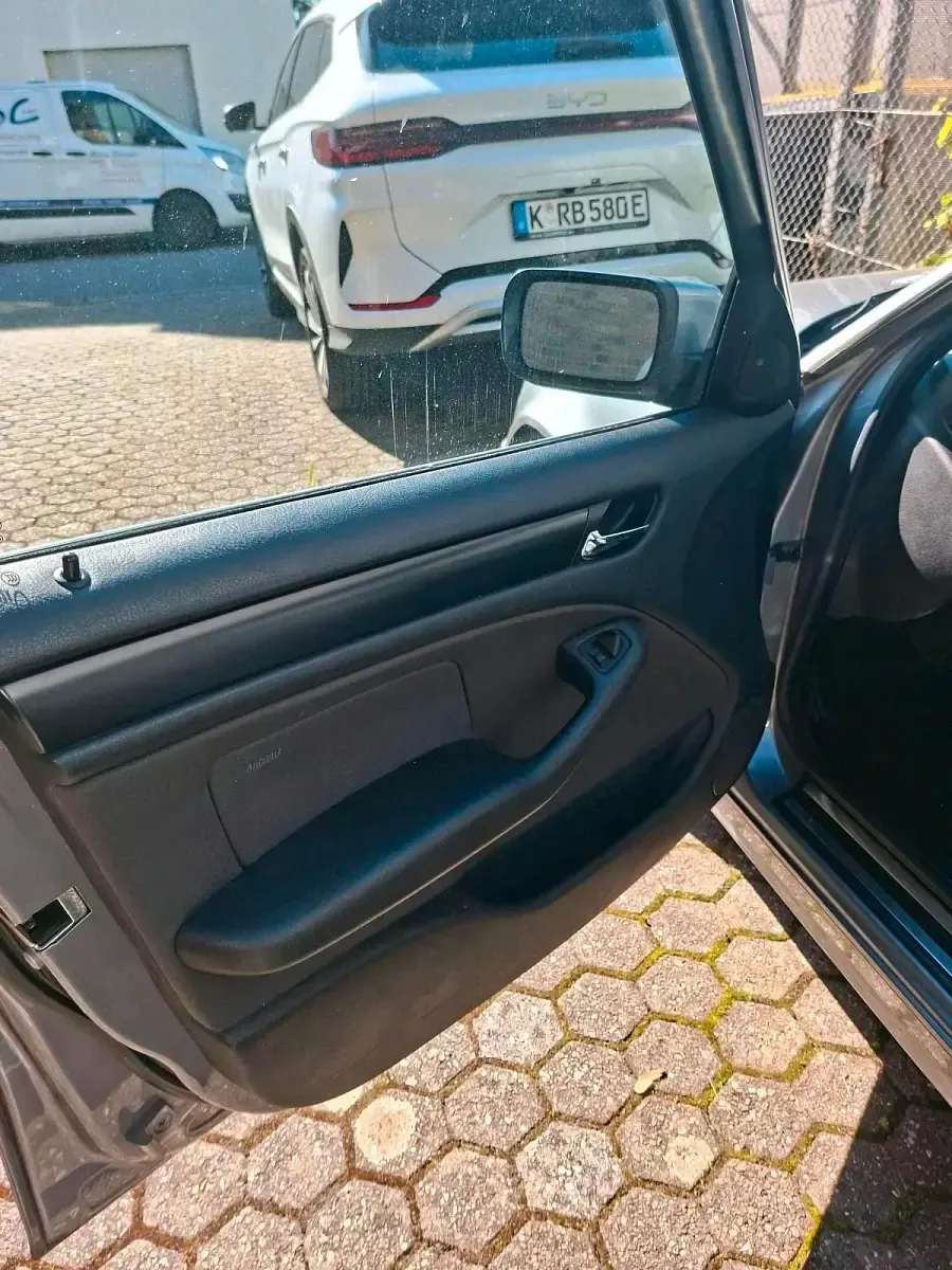 Gebraucht BMW 325 192 PS (141 kW) 2004 Grau Limousine