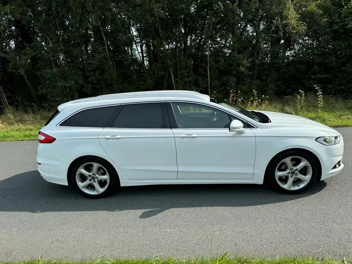 Gebraucht Ford Mondeo 175 PS (128 kW) 2018 Weiß Kombi