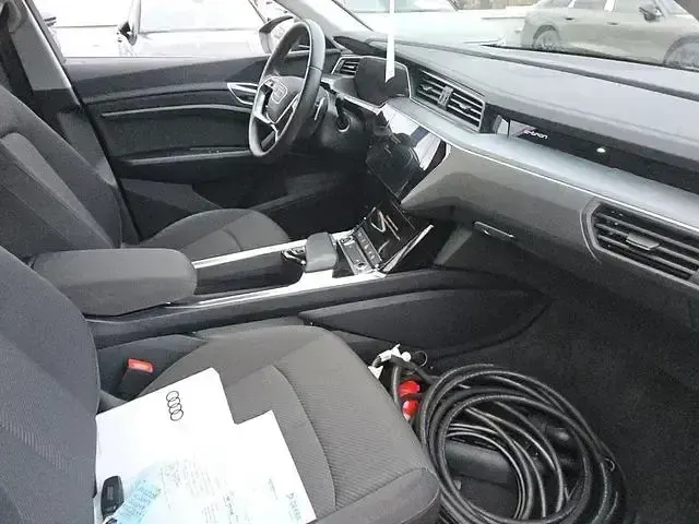 Gebraucht Audi e-tron Comfort 230 kW (313 PS) 2022 Brillantschwarz SUV