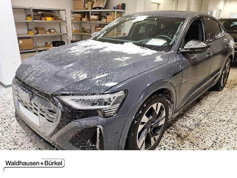 Magnetgrau (metallic) Gebraucht 2024 Audi Q8 Sportback e-tron S-Line SUV | 54.500 € (Superpreis) - Bild 1/3