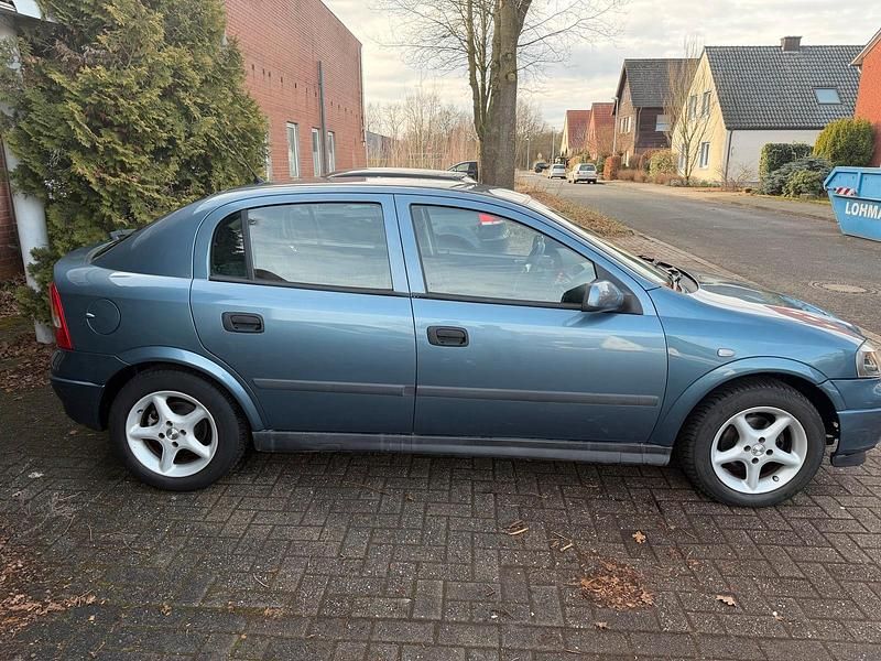 Gebraucht Opel Astra 75 PS (55 kW) 1998 Blau Kleinwagen
