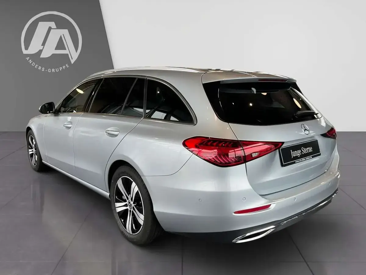 Gebraucht Mercedes C220 200 PS (147 kW) 2023 Silberlack hightechsilber Kombi