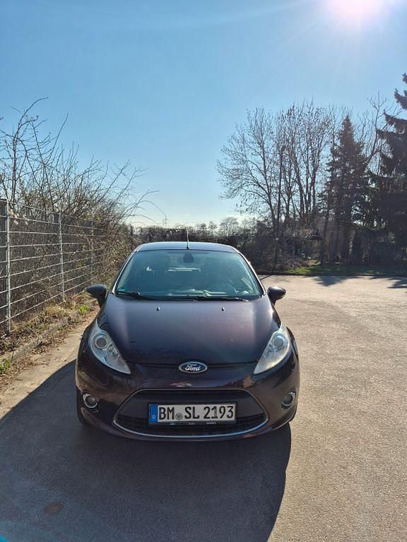 Gebraucht Ford Fiesta Titanium 82 PS (60 kW) 2010 Rot Kleinwagen