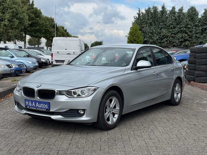 Silber Gebraucht 2013 BMW 320 Comfort Edition Limousine | 12.900 € (Fairer Preis) - Bild 1/4