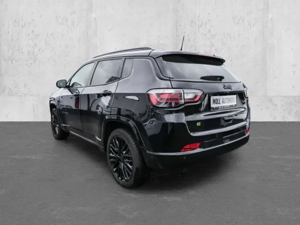 Gebraucht Jeep Compass 131 PS (96 kW) 2024 Schwarz SUV