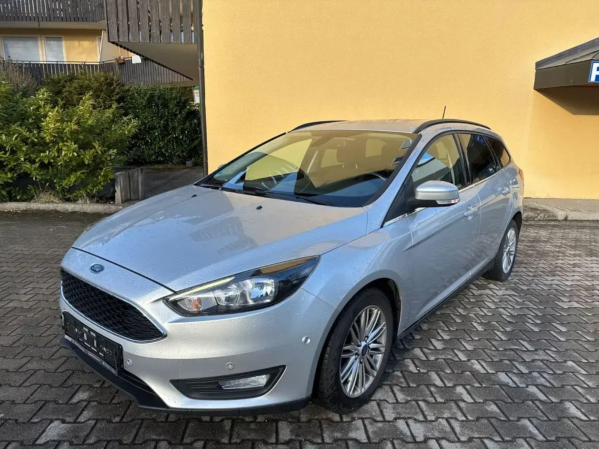 Gebraucht Ford Focus Titanium 125 PS (91 kW) 2018 Silber Limousine