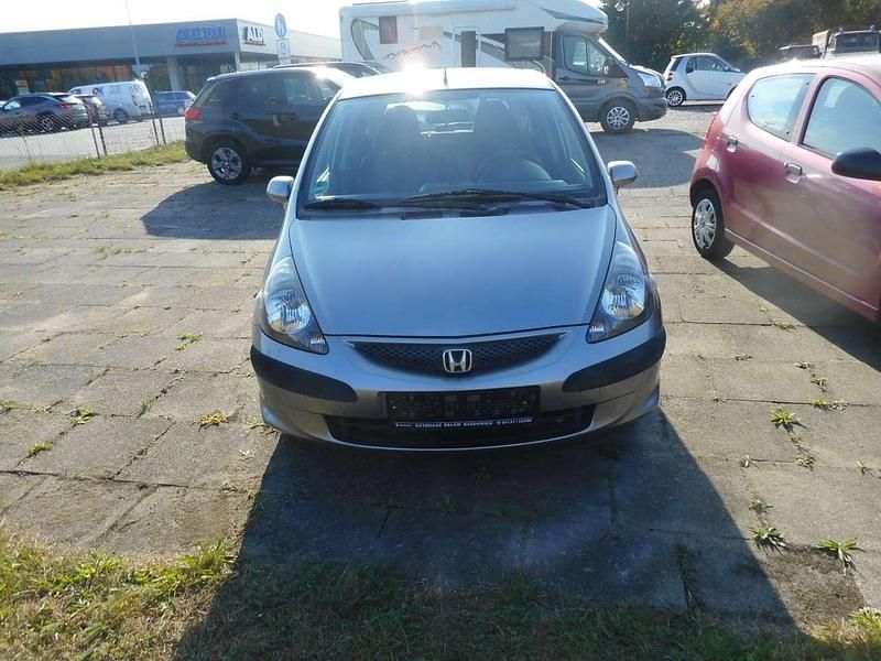 Grau Gebraucht 2007 Honda Jazz Cool Kleinwagen | 3.280 € (Teuer) - Bild 1/4