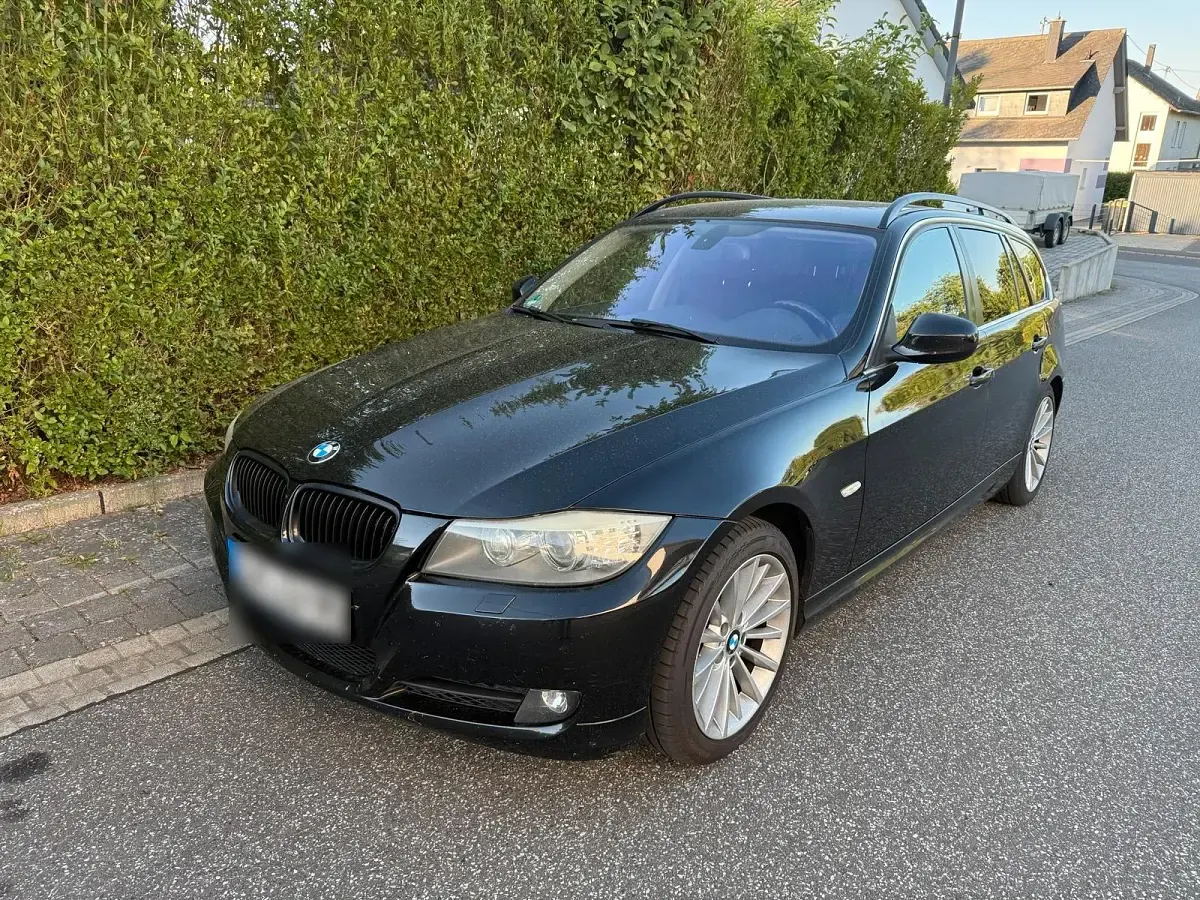 Gebraucht BMW 330 245 PS (180 kW) 2010 Schwarz Limousine