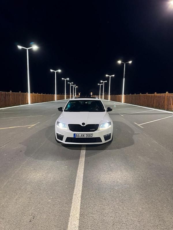 Weiß Gebraucht 2013 Skoda Octavia Kombi | 9.500 € (Teuer) - Bild 1/4