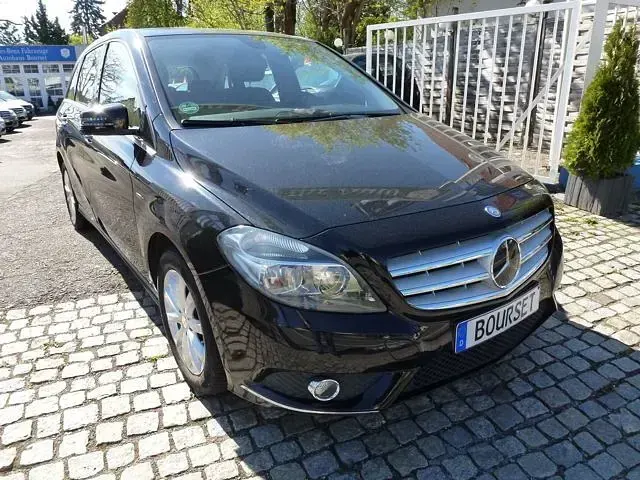 Gebraucht Mercedes B180 122 PS (89 kW) 2012 Schwarz Kleinwagen