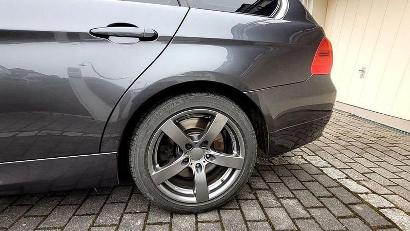 Gebraucht BMW 325 Sport Line 197 PS (144 kW) 2008 Grau Kombi