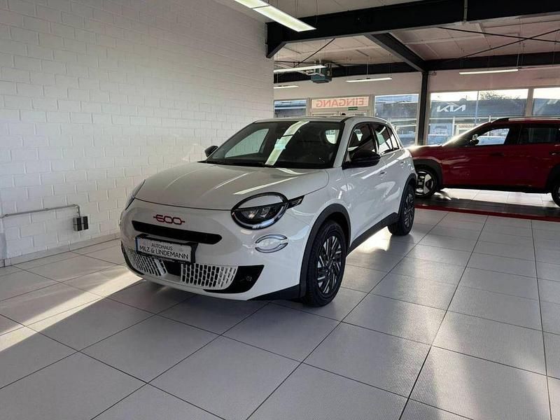 Rot Gebraucht 2024 Fiat 600 Red Limousine | 35.990 € - Bild 1/4