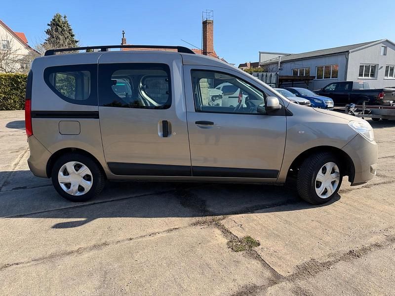 Gebraucht Dacia Dokker Lauréate 83 PS (61 kW) 2014 Braun Van / Kleinbus