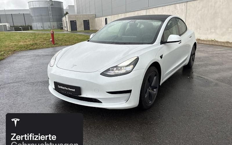 Weiß Gebraucht 2021 Tesla Model 3 RWD Limousine | 24.800 € (Fairer Preis) - Bild 1/4