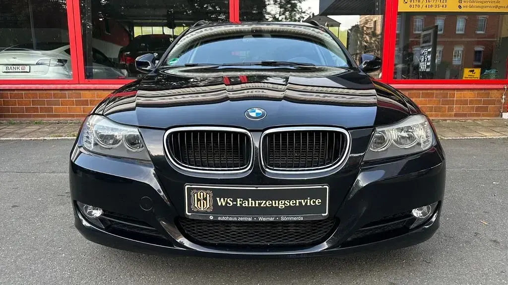 Gebraucht BMW 318 143 PS (105 kW) 2011 Schwarz Kombi