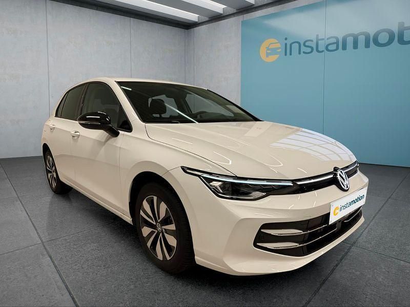 Weiß Gebraucht 2025 VW Golf VIII Kleinwagen | 23.949 € (Guter Preis) - Bild 1/4