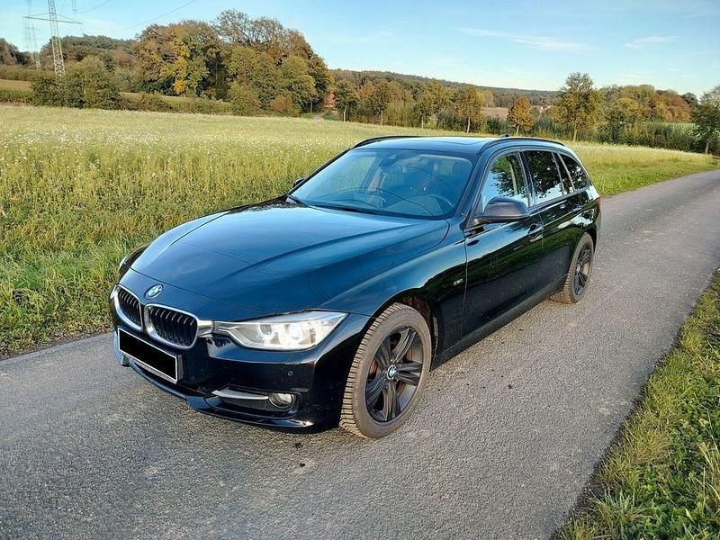 Schwarz Gebraucht 2013 BMW 318 Sport Line Kombi | 7.500 € (Guter Preis) - Bild 1/4