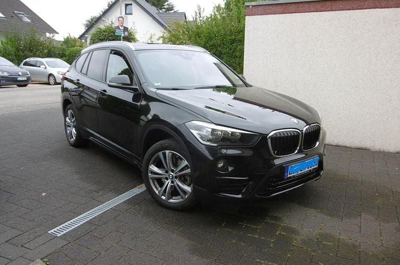 Schwarz Gebraucht 2017 BMW X1 Sport Line SUV | 19.400 € (Superpreis) - Bild 1/4