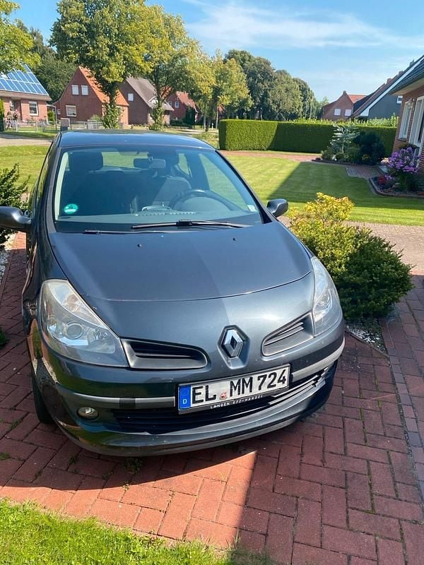 Grau Gebraucht 2006 Renault Clio II Dynamique Kleinwagen | 750 € (Guter Preis) - Bild 1/4